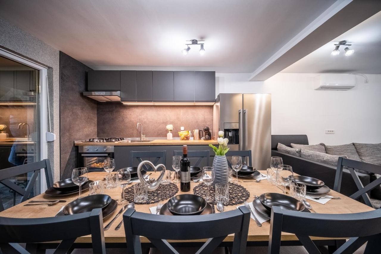 Villa Nesa - Beautiful Guest House At Continental Croatia With Outdoor Swimming Pool, Sauna And 3 Bedrooms Plaski Luaran gambar