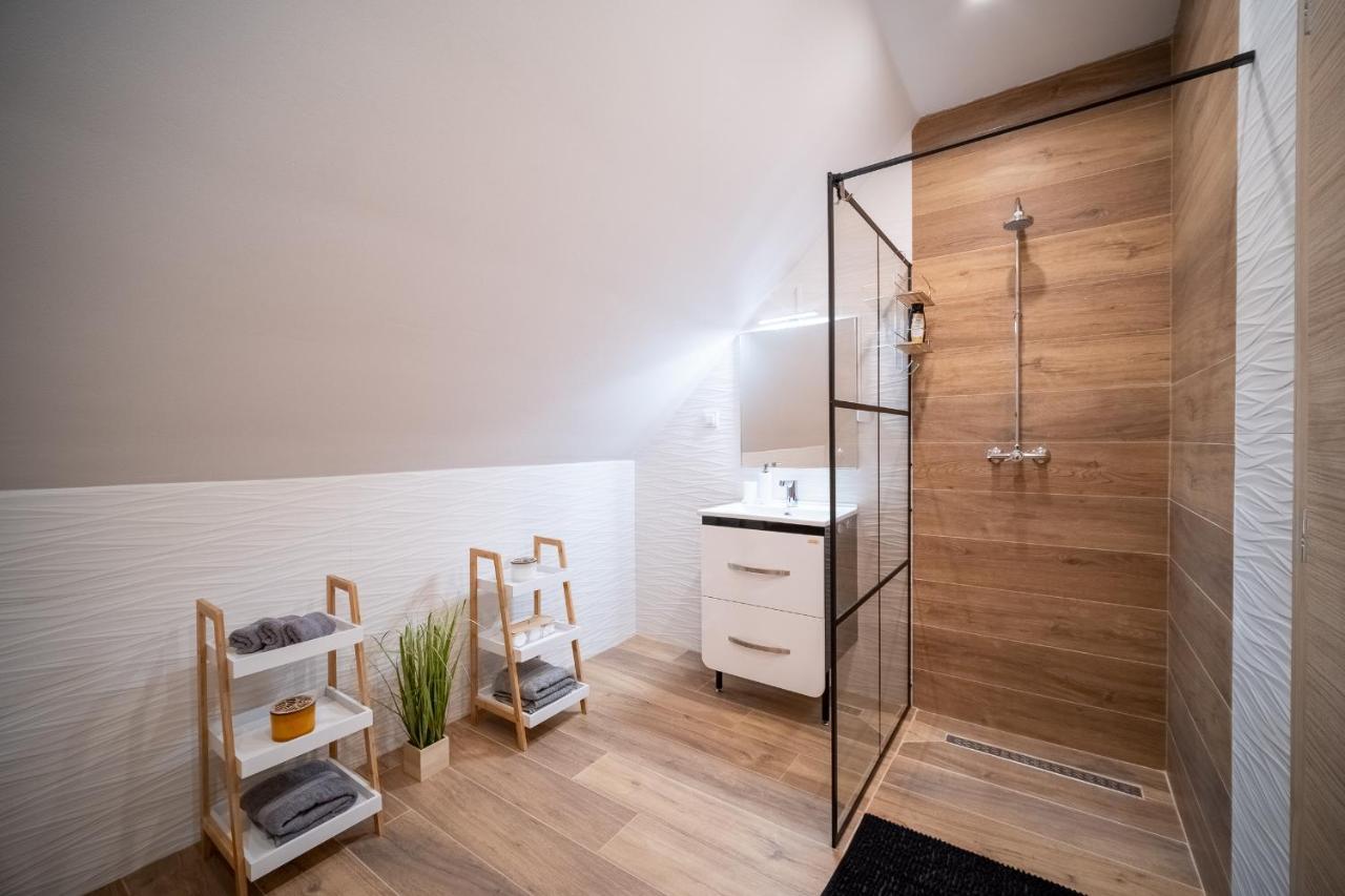 Villa Nesa - Beautiful Guest House At Continental Croatia With Outdoor Swimming Pool, Sauna And 3 Bedrooms Plaski Luaran gambar