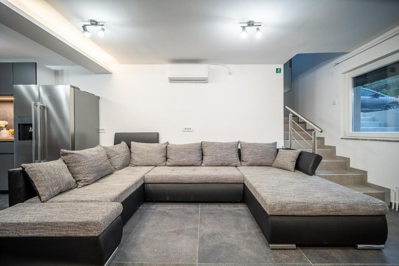 Villa Nesa - Beautiful Guest House At Continental Croatia With Outdoor Swimming Pool, Sauna And 3 Bedrooms Plaski Luaran gambar