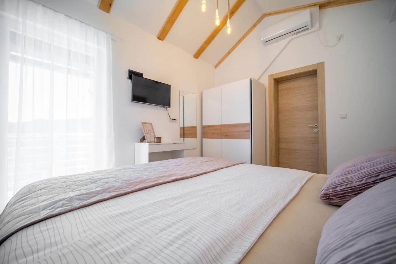 Villa Nesa - Beautiful Guest House At Continental Croatia With Outdoor Swimming Pool, Sauna And 3 Bedrooms Plaski Luaran gambar