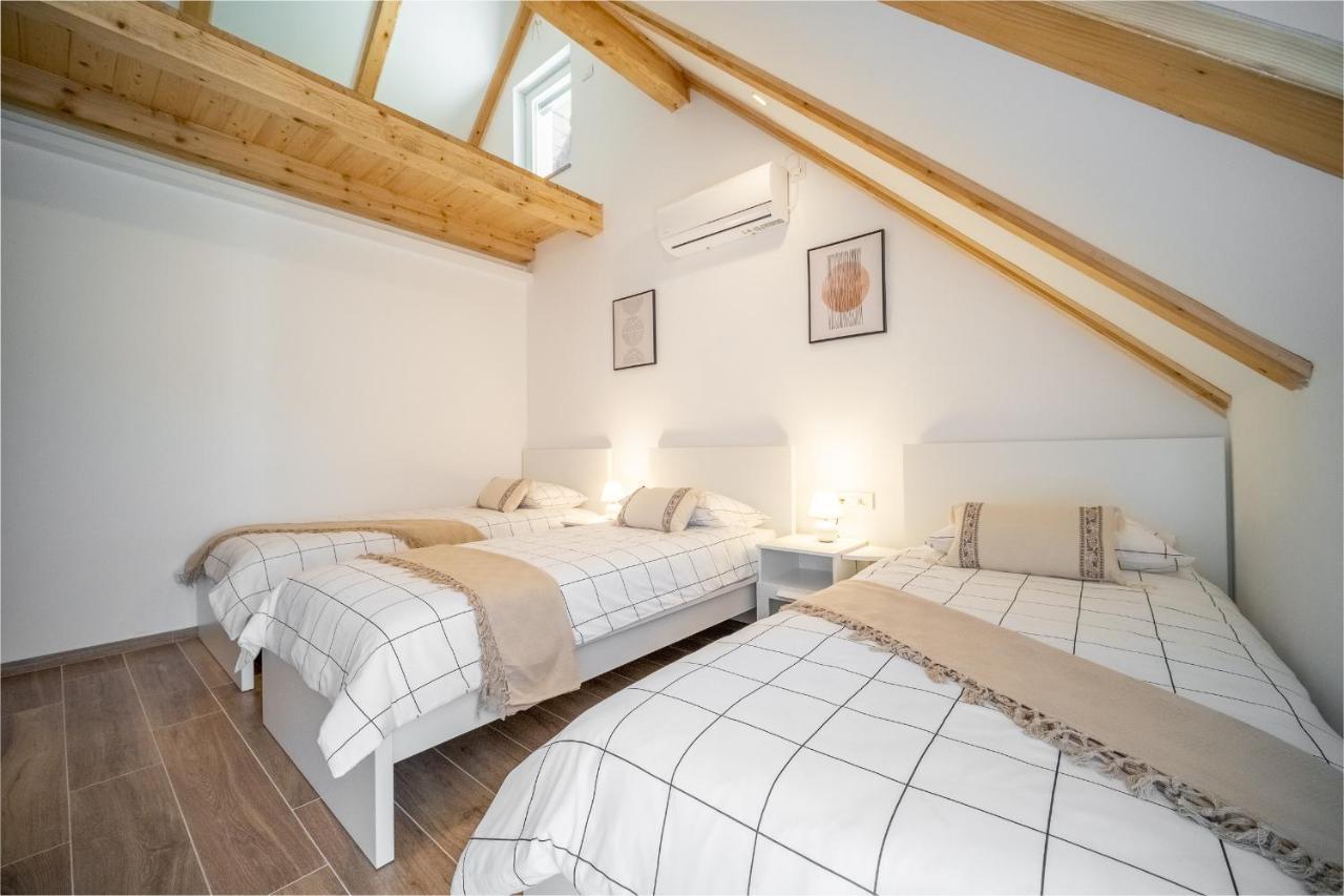 Villa Nesa - Beautiful Guest House At Continental Croatia With Outdoor Swimming Pool, Sauna And 3 Bedrooms Plaski Luaran gambar