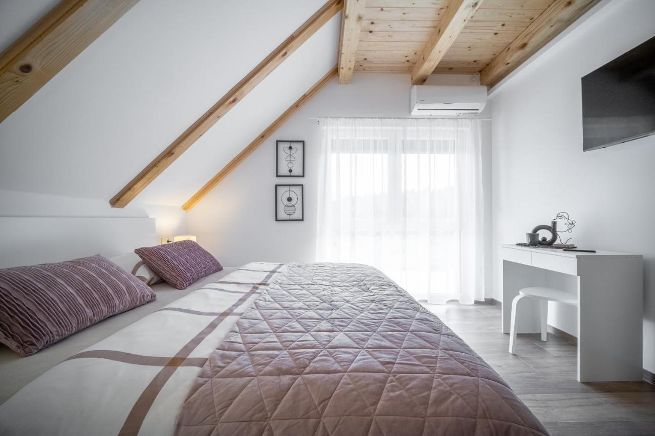 Villa Nesa - Beautiful Guest House At Continental Croatia With Outdoor Swimming Pool, Sauna And 3 Bedrooms Plaski Luaran gambar